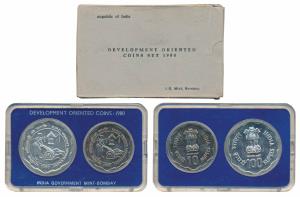 1980 Uncirculated Set, Rural Women’s Advancement, set of 2, Rupees 10 and 100. In near imm