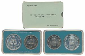 1982 Uncirculated Set, IX Asian Games, Delhi, set of 2, Rupees 10 and 100. Within original