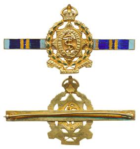 Indian Medical Service, Gold Lapel Badge, 32.32g, logo of the organisation consisting The 