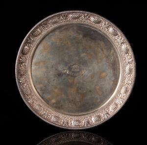 Of circular form, the well with engraved crest and motto in devanagari script, the lip wit