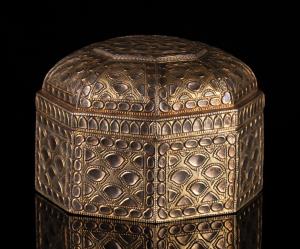 The concave lotus motifs are deliberately left ungilded to give the appearance of inlay. T
