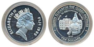 Fiji, Silver 10 Dollars, 31.3g, 1995, obv. Bust of Queen Elizabeth II; rev. Guardsman in f