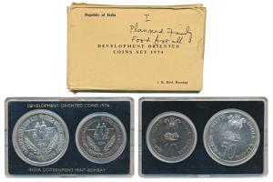 1974 Uncirculated Set, Planned Families Food For All, set of 2, Rupees 10 and 50. In immac