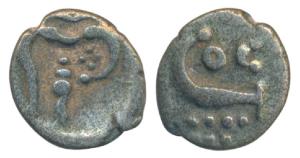 Silver Fanam (Putun), 0.34g, obv. resembling conch shell, rev. sun and moon above lazy “J”