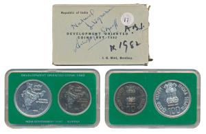 1982 Uncirculated Set, National Integration, set of 2, Rupees 10 and 100. In near immacula